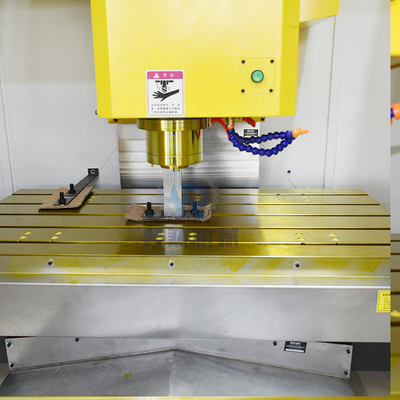 máquina de trituração vertical Vmc1370 do centro do CNC 3axis