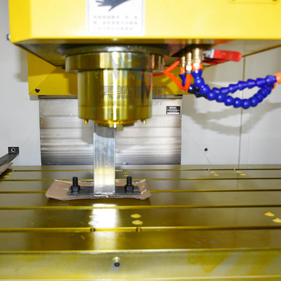 centro de trituração vertical horizontal pequeno Vmc1370 do CNC do centro 4axis fazendo à máquina