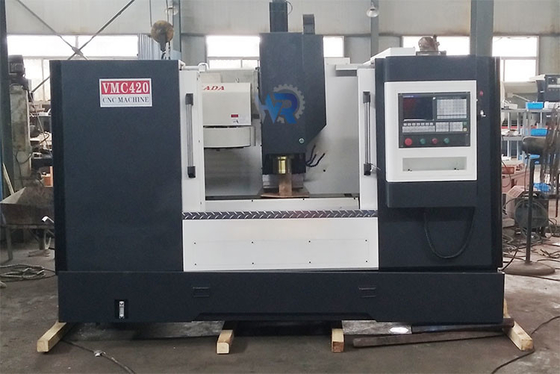 Máquina de moagem de centro de usinagem vertical CNC customizada VMC420 380V 50HZ