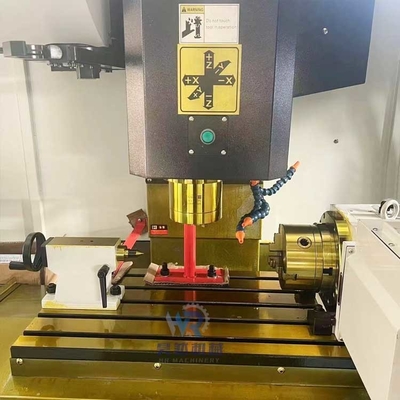Máquina de fresagem vertical a CNC de 4 eixos VMC650